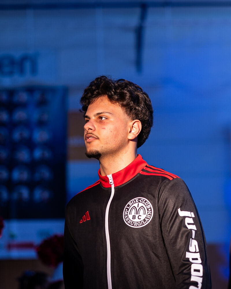 Boxer des 1. BC Marburg beim Einzug in die Halle