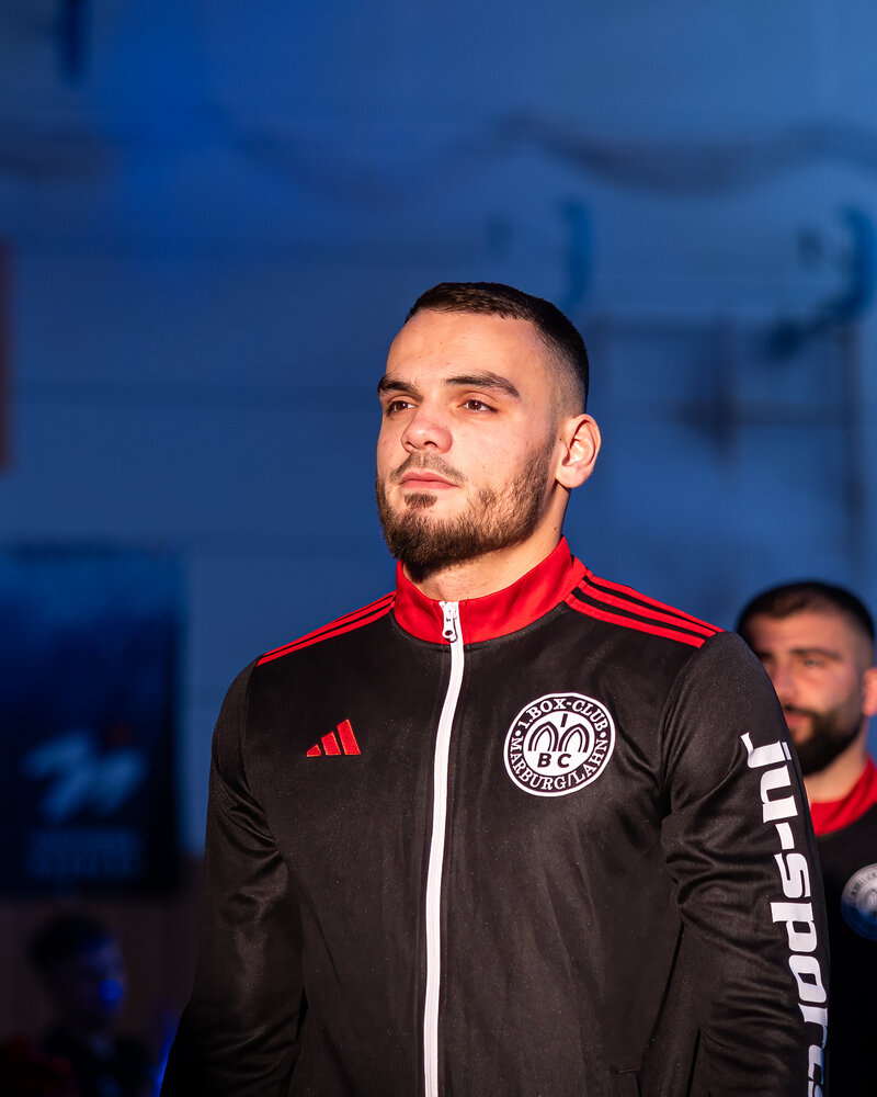 Boxer des 1. BC Marburg beim Einzug in die Halle